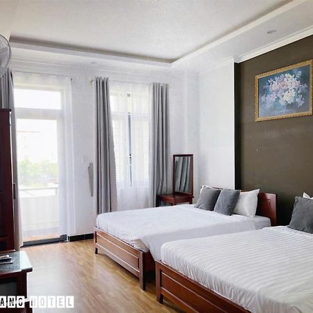 Khach San Minh Quang Hotell Phan Rang Exteriör bild